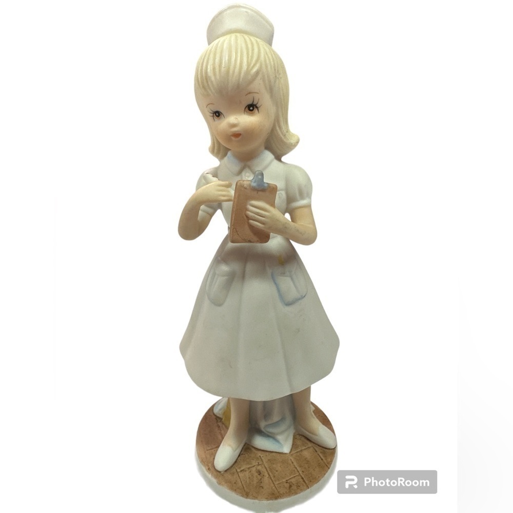 Lefton Porclein Figurine 04977 1985 Nurse Holding Chart